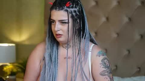 Snapshot of tiffanytrinity chatting on October 2025 06:19:02 PM Tiffany online show from October 2025 06:19:02 PM