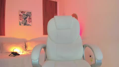 Tiffany online show from October 2025 01:10:01 PM