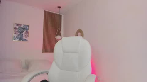 Tiffany online show from November 2025 11:21:01 AM