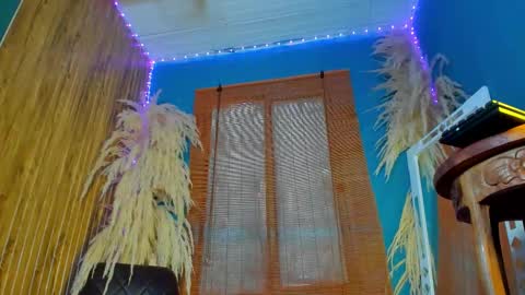 tiffanyy_deluxe online show from October 2025 01:36:03 PM