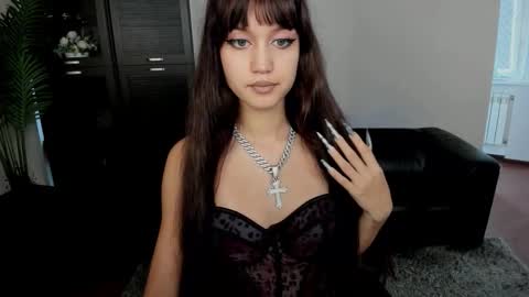 tiffanyyoun online show from September 2025 10:29:01 AM