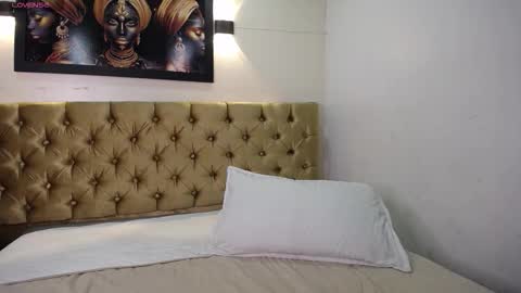 tiiny emilly online show from November 2025 12:40:02 PM