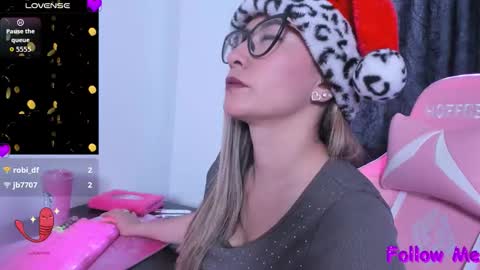 Snapshot of tila_tequila15 chatting on December 2025 04:33:01 PM TILA TEQUILA online show from December 2025 04:33:01 PM