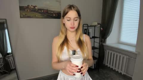 Snapshot of tilliecristello chatting on November 2025 08:36:02 AM Elizabeth Elize online show from November 2025 08:36:02 AM