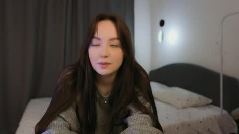 Mia online show from April 2026 06:10:01 PM