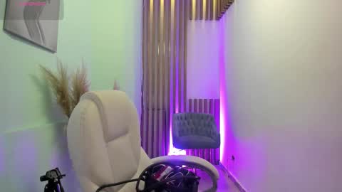 Tina  online show from December 2025 04:28:02 AM