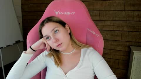 Snapshot of tinaburton chatting on June 2026 01:28:02 AM TinaBurton online show from June 2026 01:28:02 AM