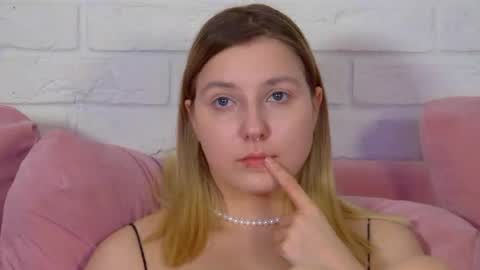 Snapshot of tinaburton chatting on July 2026 04:44:02 PM TinaBurton online show from July 2026 04:44:02 PM