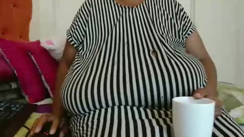 Snapshot of tinagiant chatting on January 2025 09:17:02 AM tinagiant online show from January 2025 09:17:02 AM