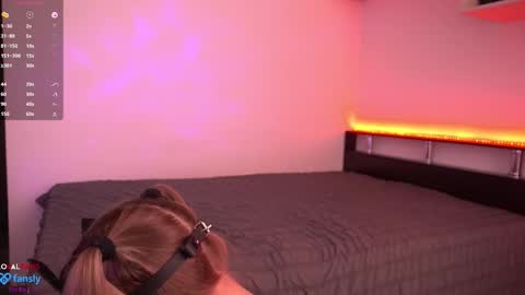 Tinalittle online show from September 2025 06:44:02 PM