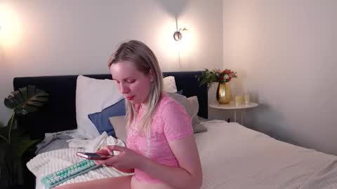 tinasiner online show from October 2025 03:42:01 PM