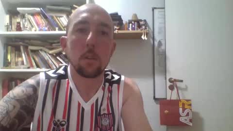 Snapshot of tinchox42 chatting on October 2025 06:45:01 AM tinchox42 online show from October 2025 06:45:01 AM