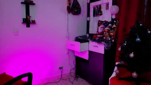 I AM BELLA  ----------- follow my  IG  TINNS 69 online show from December 2024 11:23:02 PM