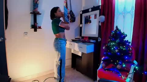 I AM BELLA  ----------- follow my  IG  TINNS 69 online show from December 2024 09:22:02 PM