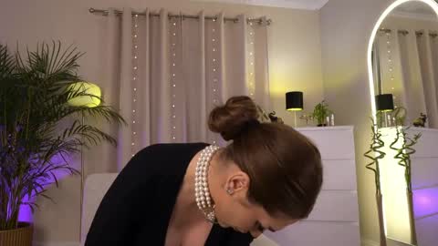 Snapshot of tinydoll_xo chatting on April 2026 03:10:02 PM Anissa online show from April 2026 03:10:02 PM