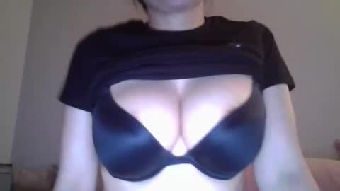 Elyza online show from September 2025 11:03:01 AM