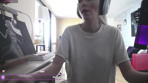 stage Kylie Sinner  brand CLITBAIT online show from April 2026 06:04:02 PM