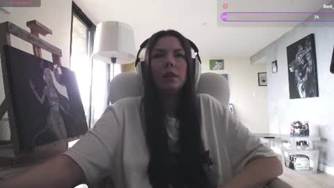 Snapshot of tinykylie chatting on June 2026 06:54:02 PM stage Kylie Sinner brand CLITBAIT online show from June 2026 06:54:02 PM