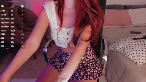 Snapshot of tinylittlesecret chatting on December 2024 03:38:02 AM Giulia online show from December 2024 03:38:02 AM