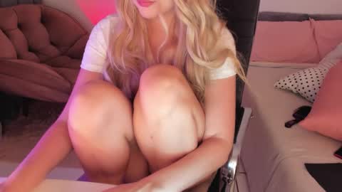 Snapshot of tinylittlesecret chatting on February 2026 03:22:02 AM Giulia online show from February 2026 03:22:02 AM