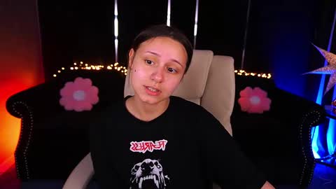tinynataliee online show from May 2026 12:33:01 PM