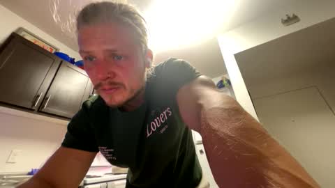 Snapshot of tinypete17 chatting on October 2025 01:39:01 AM Nomadic Lover online show from October 2025 01:39:01 AM