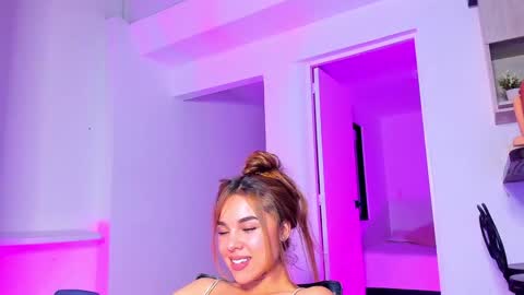 Snapshot of tinyw0nder chatting on January 2025 10:38:01 PM Instagram tinyw0nder online show from January 2025 10:38:01 PM