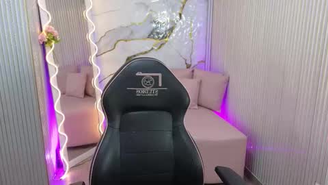 Snapshot of tiphany_tay chatting on February 2026 07:21:02 PM Tiphanyy online show from February 2026 07:21:02 PM