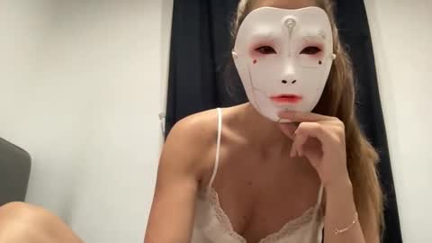 Snapshot of tipsytinkerbell chatting on October 2025 09:31:02 PM Tinks online show from October 2025 09:31:02 PM