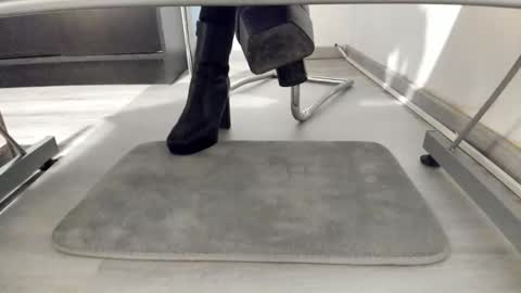 Snapshot of tired33 chatting on December 2024 05:08:01 PM Anna online show from December 2024 05:08:01 PM