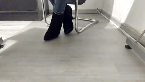 Snapshot of tired33 chatting on October 2025 02:43:02 AM Anna online show from October 2025 02:43:02 AM