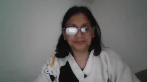 Ester online show from November 2025 01:58:01 PM