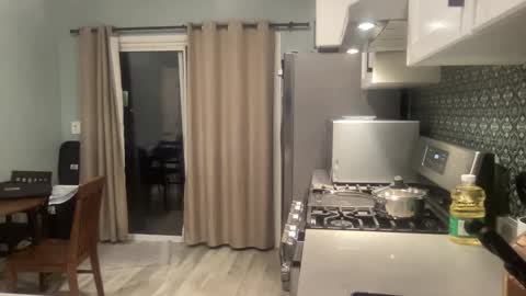 Snapshot of tlayne410 chatting on February 2025 07:06:02 AM tlayne410 online show from February 2025 07:06:02 AM