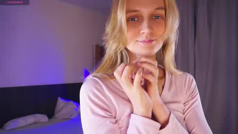 Snapshot of tobicovitt chatting on November 2025 06:01:01 AM Mary online show from November 2025 06:01:01 AM