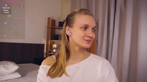 Snapshot of tobicovitt chatting on November 2025 06:35:02 AM Mary online show from November 2025 06:35:02 AM