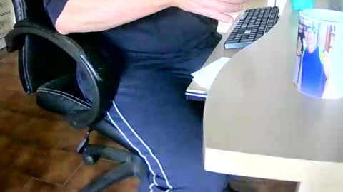 Snapshot of tobikoyuzu chatting on January 2025 10:38:02 AM Tobiko online show from January 2025 10:38:02 AM