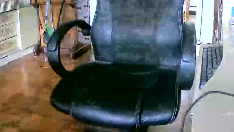 Snapshot of tobikoyuzu chatting on October 2025 12:28:01 PM Tobiko online show from October 2025 12:28:01 PM