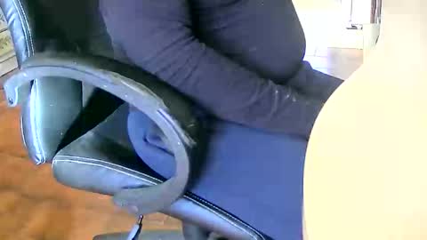 Snapshot of tobikoyuzu chatting on November 2025 01:13:01 PM Tobiko online show from November 2025 01:13:01 PM