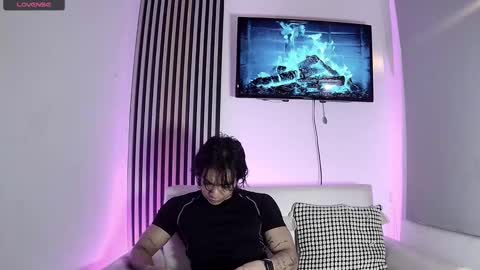 toji lee online show from November 2025 02:21:01 AM