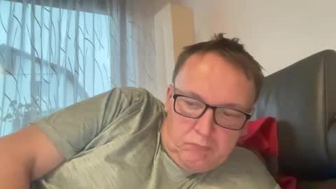 Snapshot of tom6644 chatting on December 2024 03:01:01 PM Tom online show from December 2024 03:01:01 PM