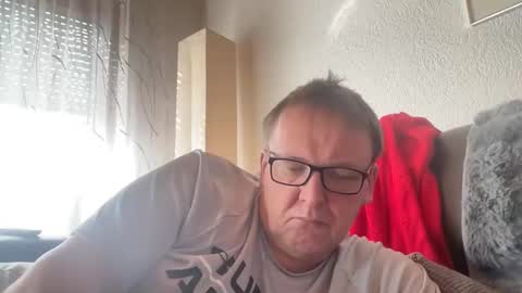 Snapshot of tom6644 chatting on March 2025 10:02:01 AM Tom online show from March 2025 10:02:01 AM