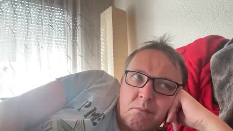 Snapshot of tom6644 chatting on March 2025 10:08:02 AM Tom online show from March 2025 10:08:02 AM