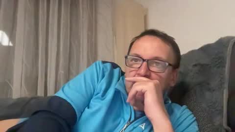 Tom online show from November 2025 05:26:01 PM