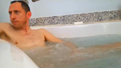 Snapshot of tom6801 chatting on January 2026 05:40:01 PM Tom online show from January 2026 05:40:01 PM