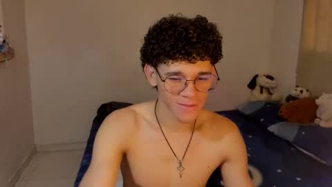 Snapshot of tom_blue10 chatting on October 2025 01:03:02 PM Tom Blue online show from October 2025 01:03:02 PM