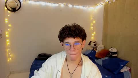 Snapshot of tom_blue10 chatting on October 2025 12:29:01 PM Tom Blue online show from October 2025 12:29:01 PM