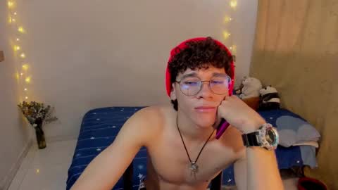 Snapshot of tom_blue10 chatting on November 2025 02:39:02 PM Tom Blue online show from November 2025 02:39:02 PM