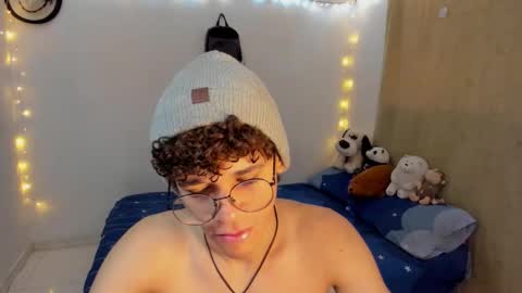 Snapshot of tom_blue10 chatting on November 2025 01:02:02 PM Tom Blue online show from November 2025 01:02:02 PM