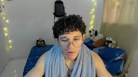 Snapshot of tom_blue10 chatting on December 2025 02:55:01 PM Tom Blue online show from December 2025 02:55:01 PM