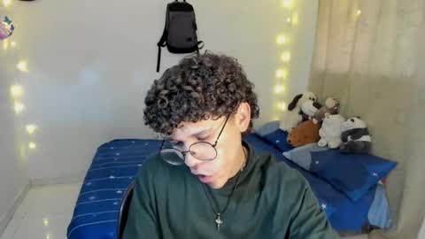 Snapshot of tom_blue10 chatting on December 2025 07:31:01 PM Tom Blue online show from December 2025 07:31:01 PM